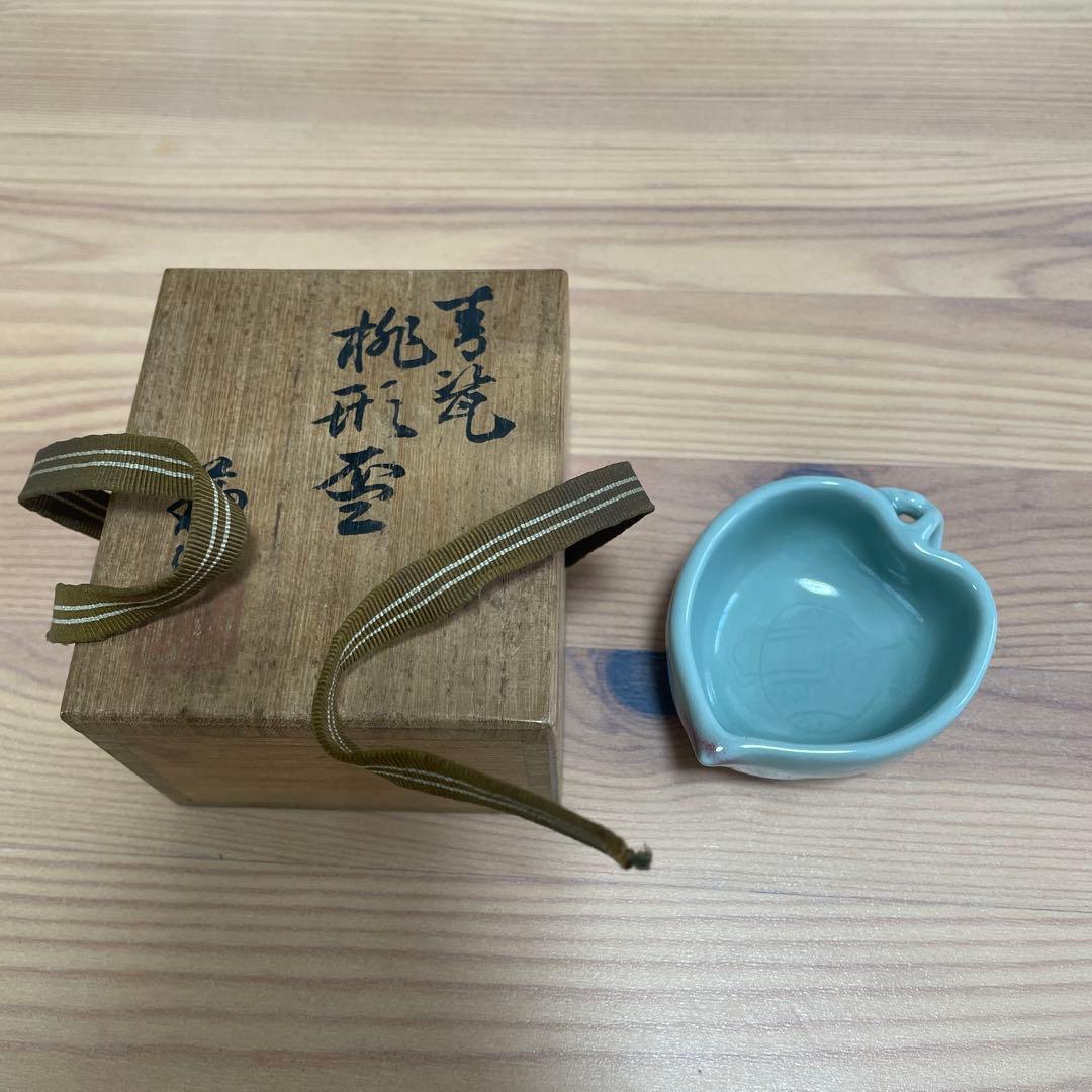 桃形盃　青瓷　ぐい呑み　お猪口　箱付き