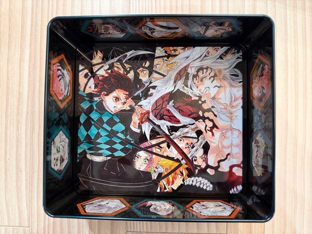 未使用 鬼滅の刃 特製缶入り 日めくりカレンダー 2021