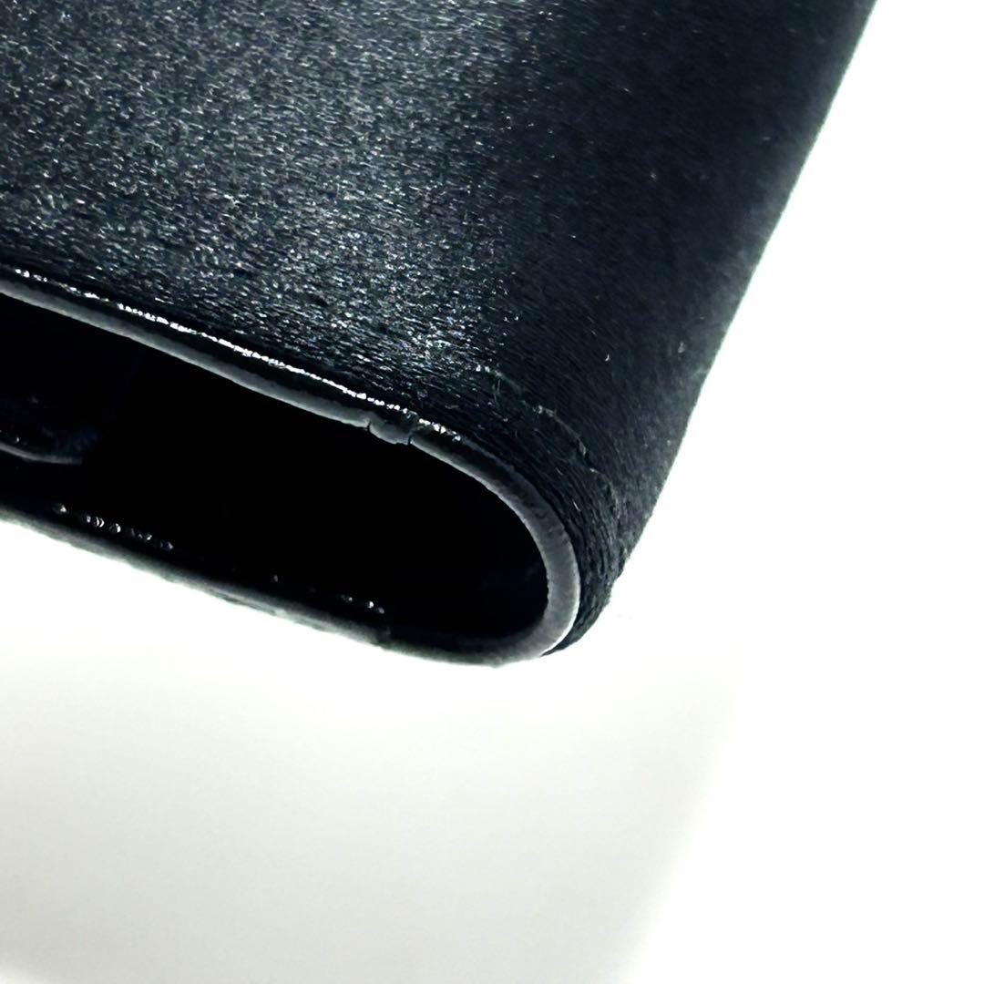 プラダ 6連キーケース サテン トライアングルロゴ レザー 黒 シルバー ロゴ