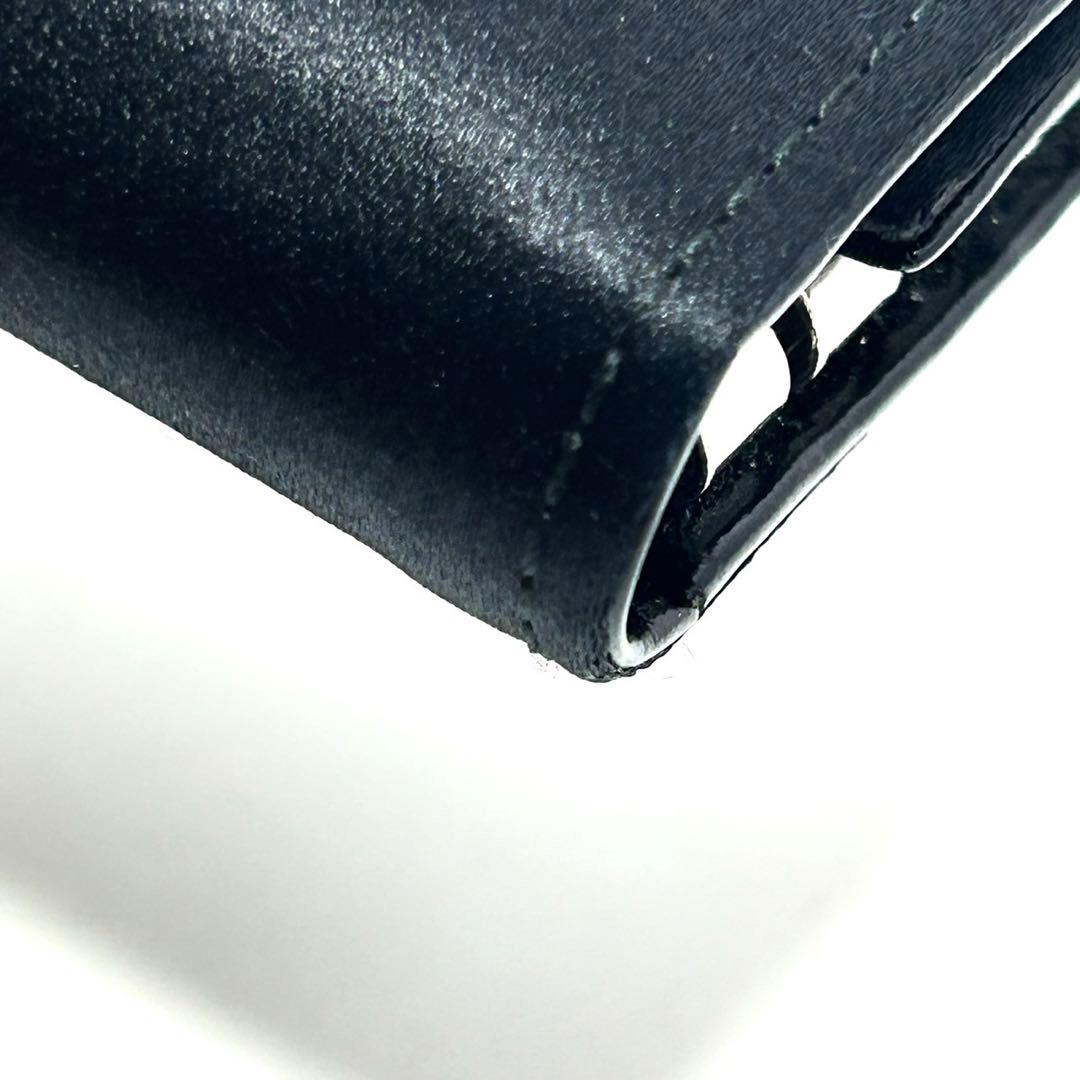 プラダ 6連キーケース サテン トライアングルロゴ レザー 黒 シルバー ロゴ