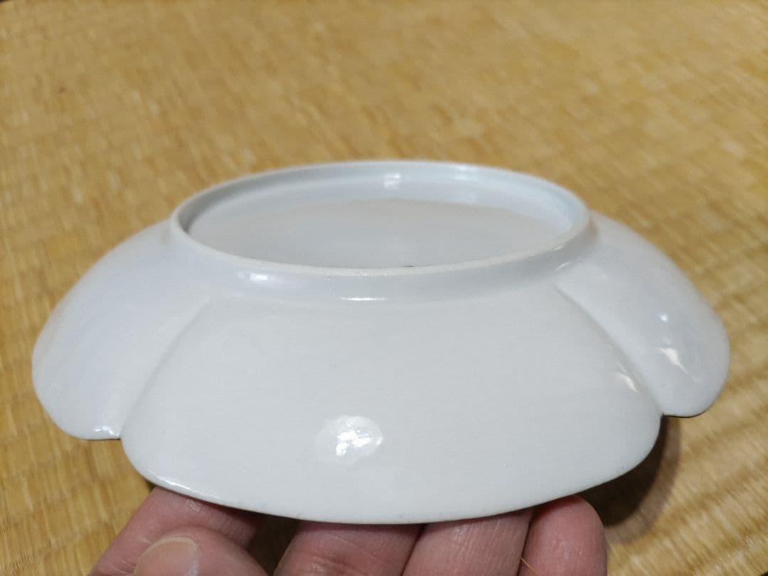 柿右衛門　白磁　陽刻　輪花皿　松竹梅　六寸皿　美品