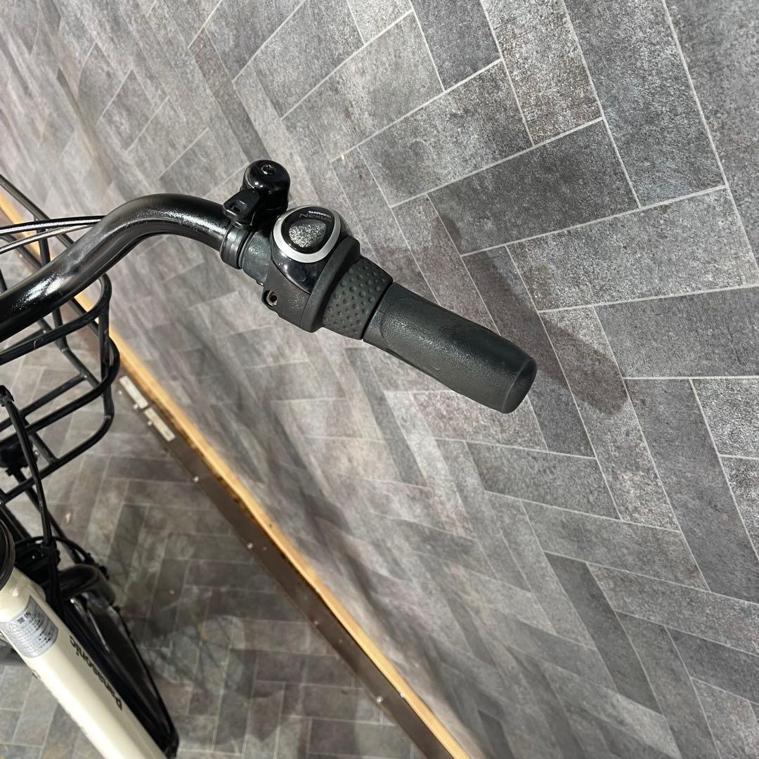 アイボリー 電動アシスト自転車 前バスケット付き
