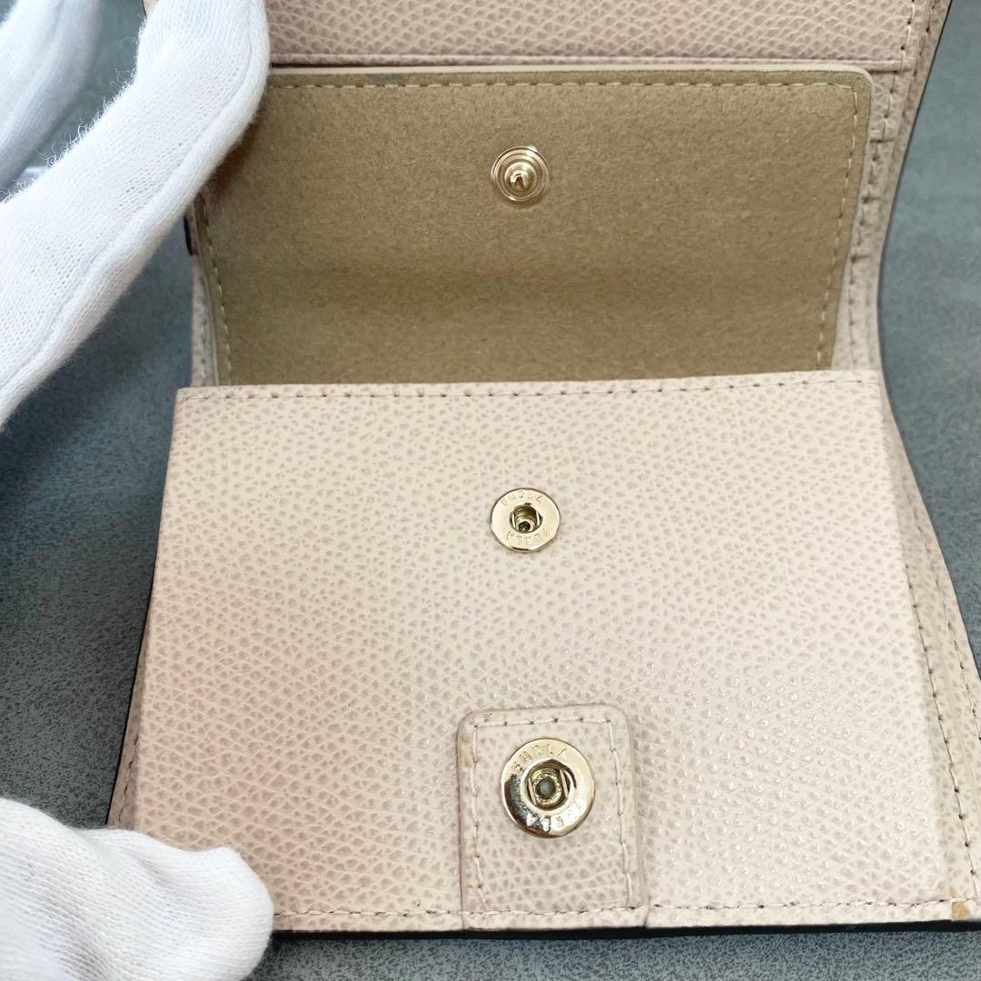 【未使用】FURLA　二つ折り財布　カメリア　べージュピンク