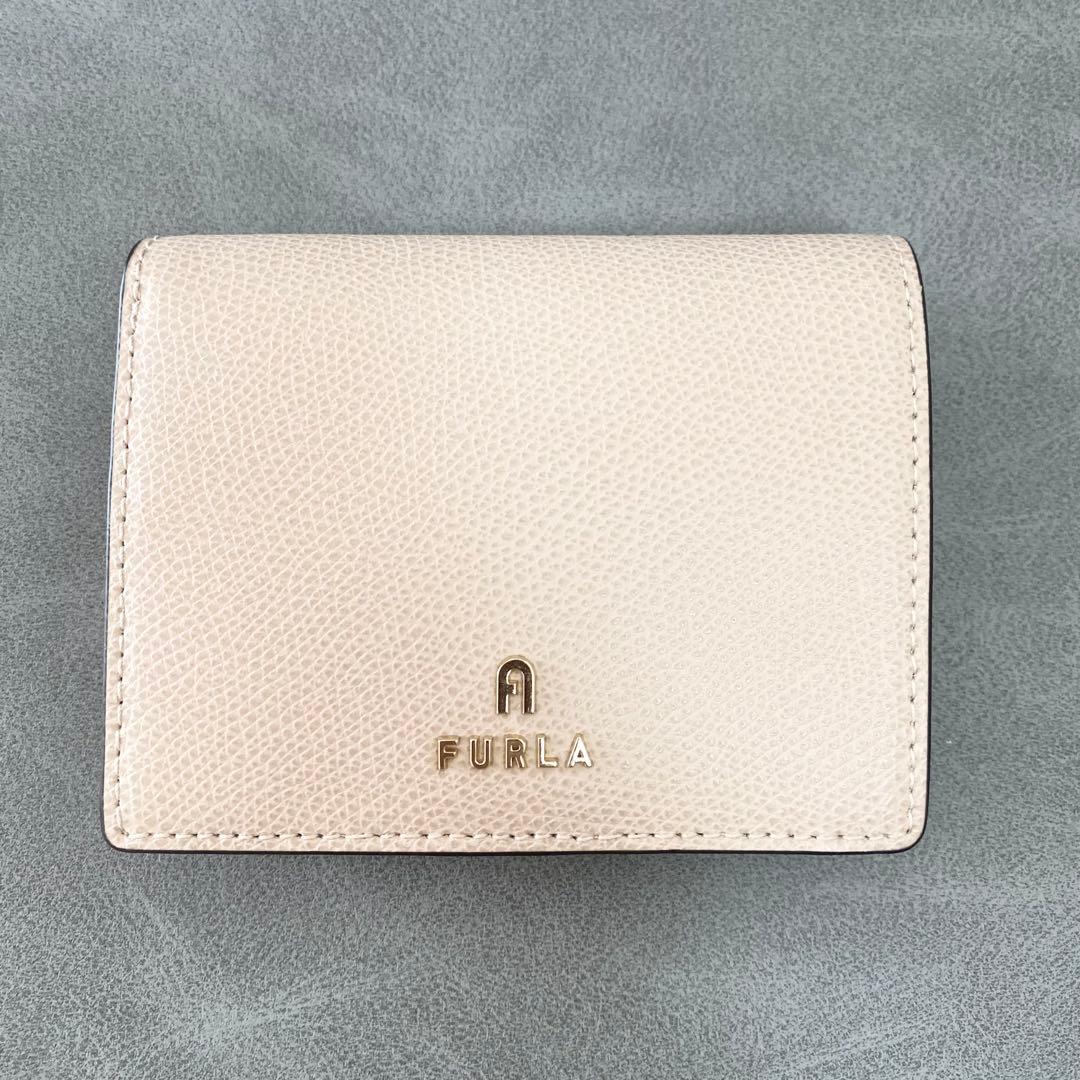 【未使用】FURLA　二つ折り財布　カメリア　べージュピンク