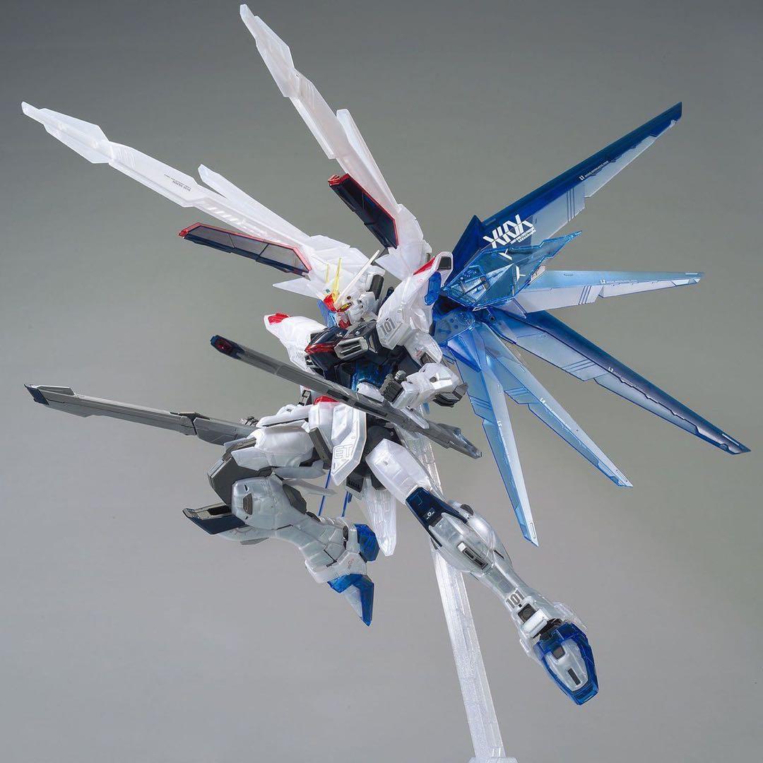 ガンダムベース限定 MGフリーダムガンダムVer.2(クリアカラー)未組立て新品