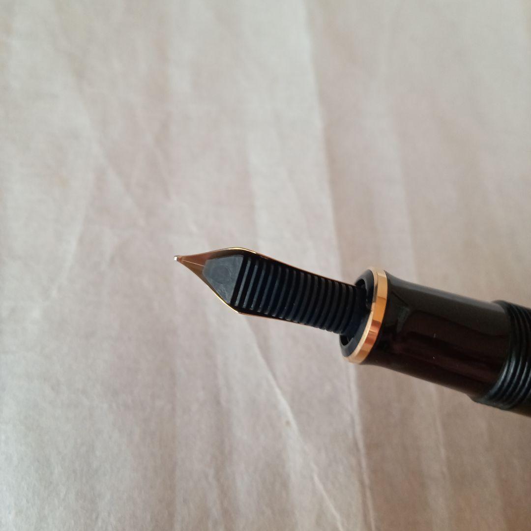 未使用品　希少❢　ペリカン万年筆　F (細字) 14金