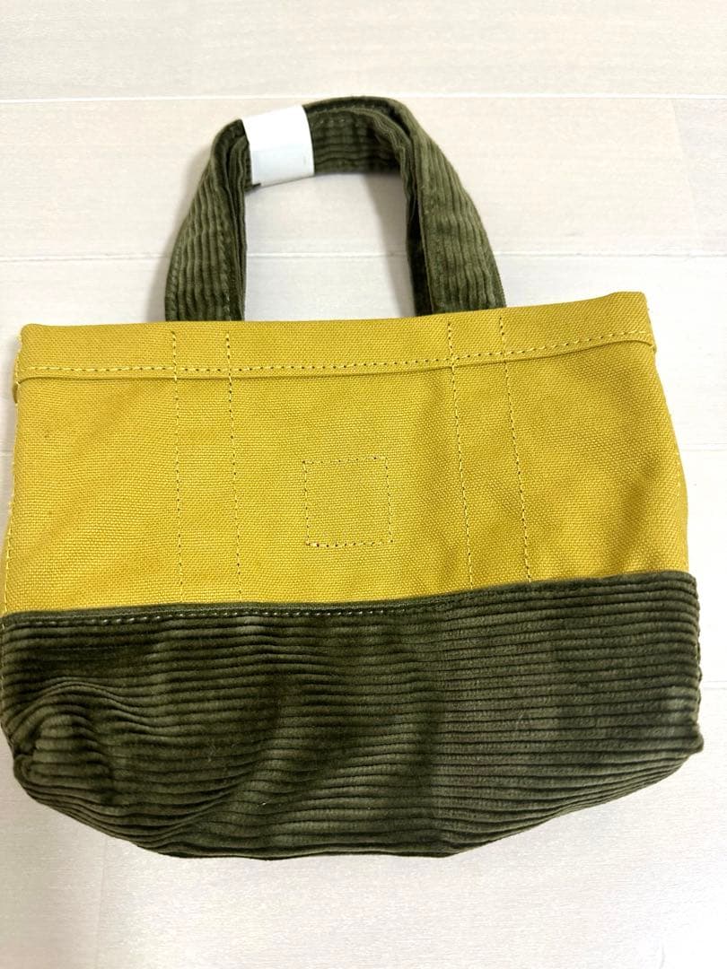 HUMAN MADE 小型バッグ カーキ・ベージュ