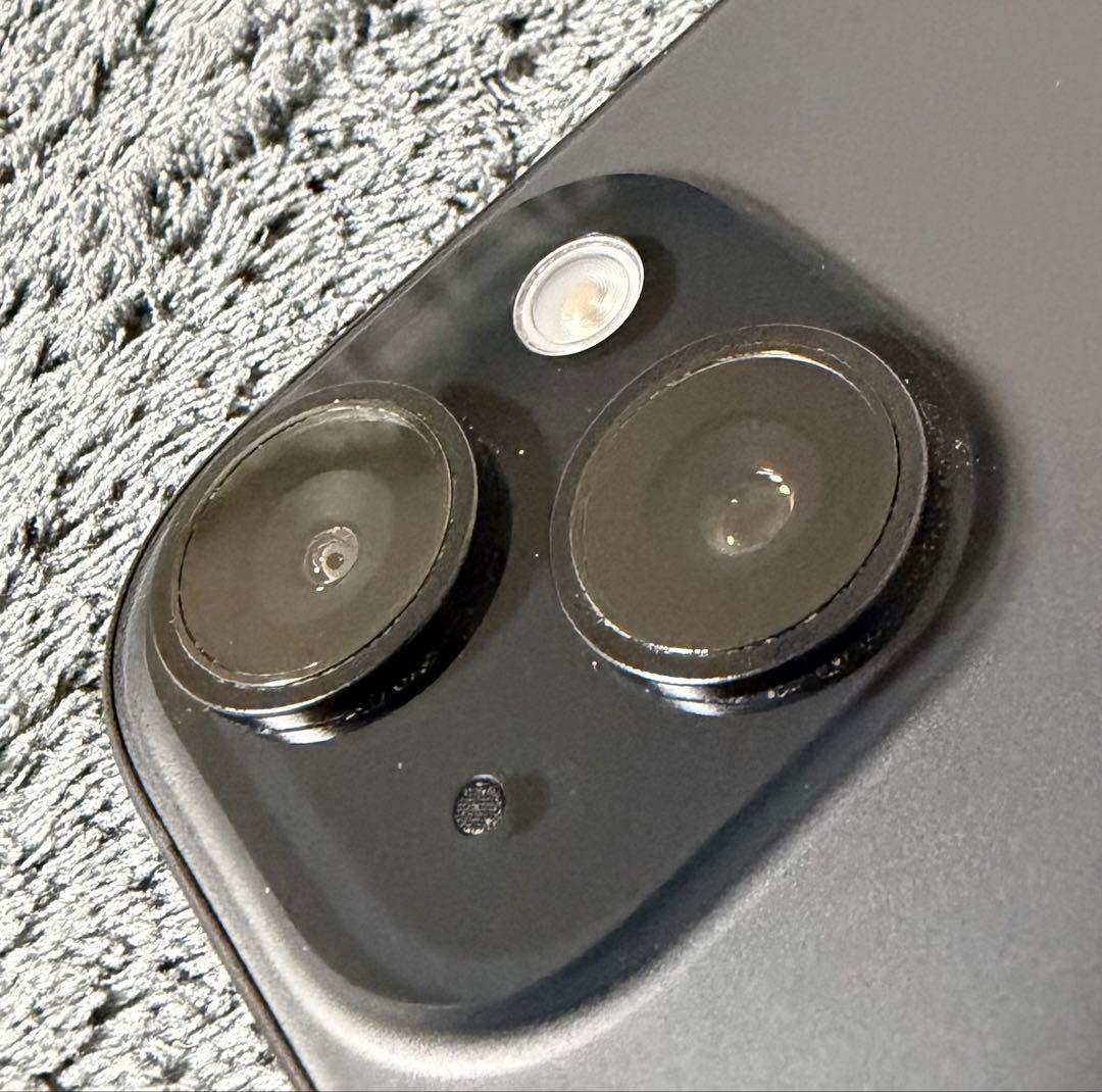 【美品】Apple iPhone 15 128GB ブラック本体