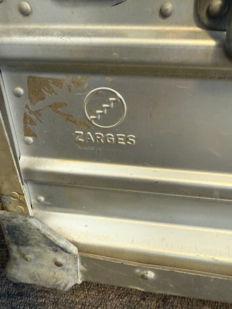 ス*ィ様 連休限定価格『激レア』zergesアルミコンテナ