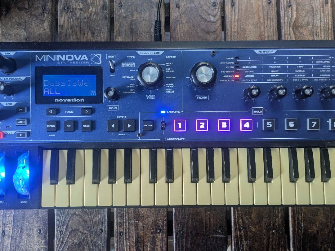 Novation MININOVA アナログシンセサイザー