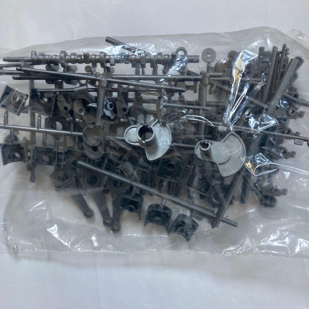 REVELL Visiblle V8 エンジン模型　1/4スケール