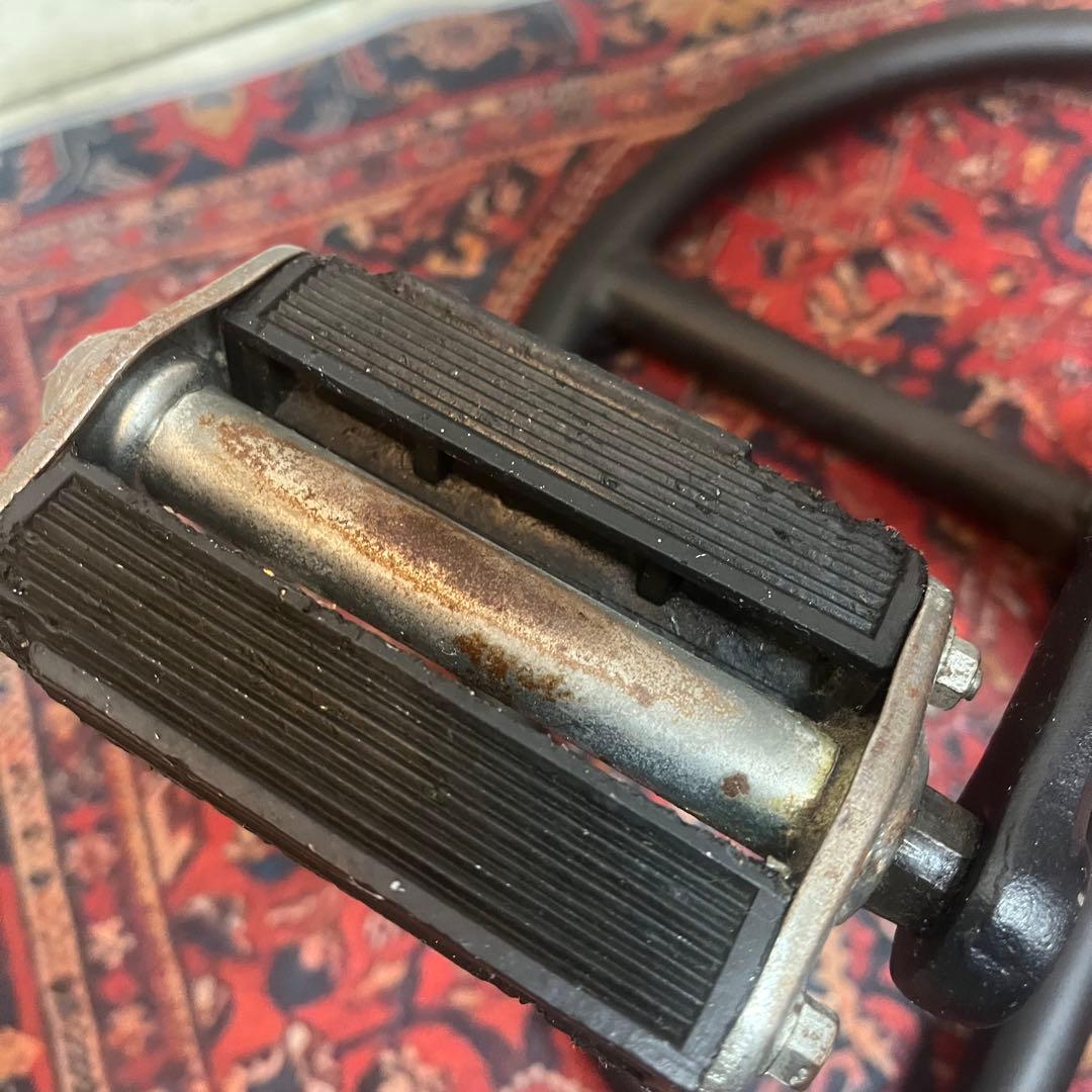 【インダストリアル、ヴィンテージ・スチールスツール、オールドレトロ椅子カウンター