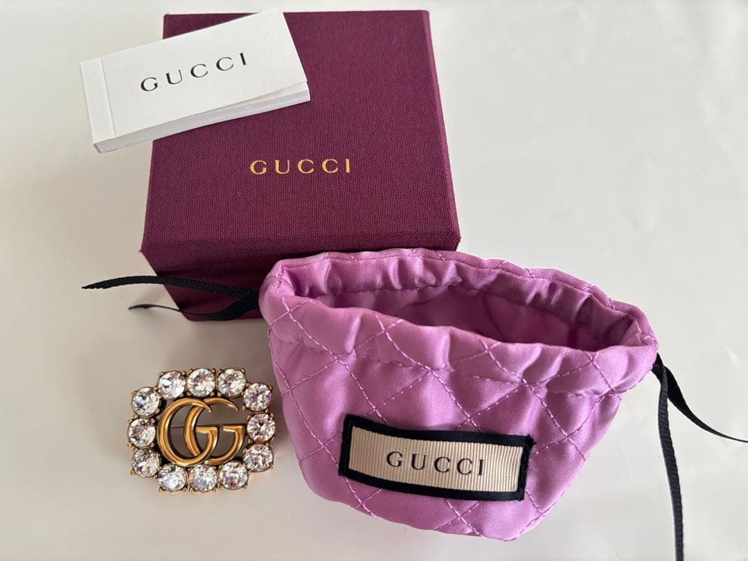 【新品】GUCCI GGロゴ クリスタルブローチ