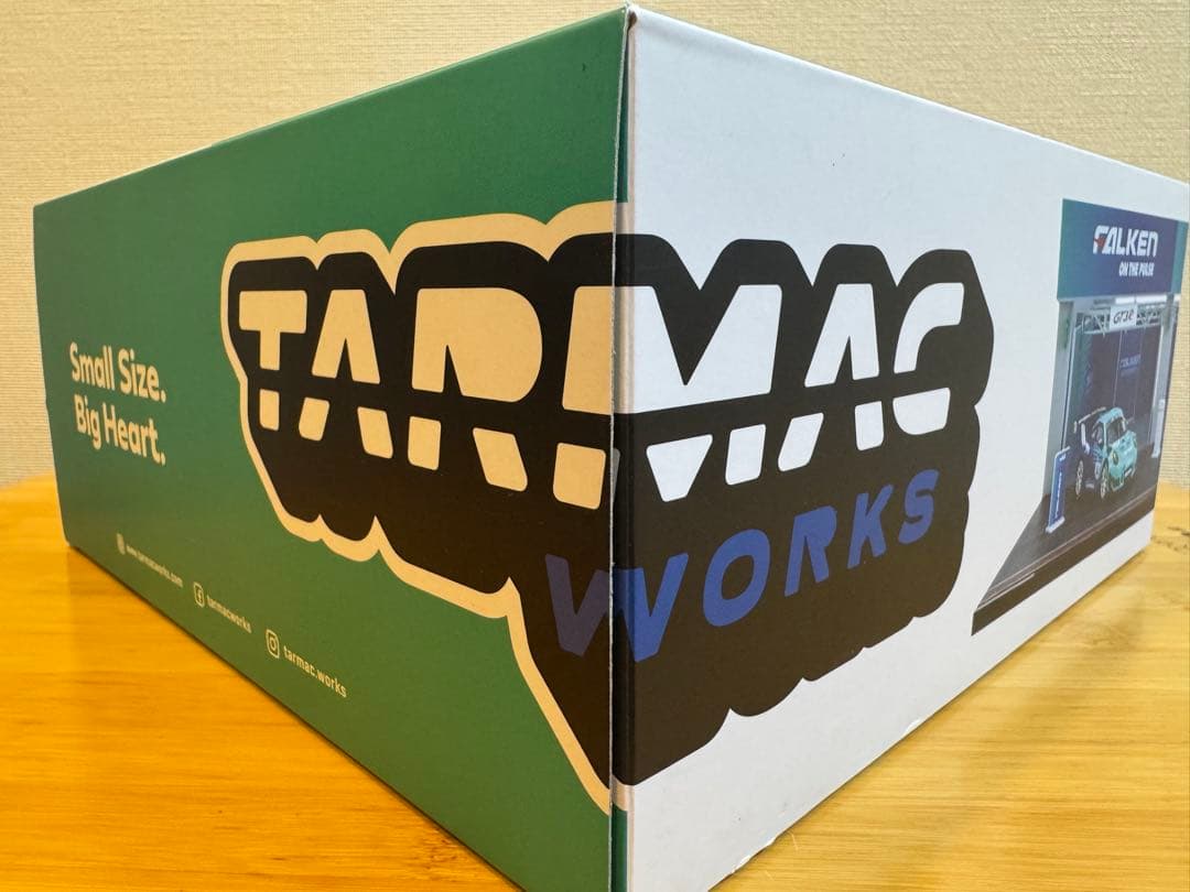 ミニカー TARMAC Porsche911GT3R PIT GARAGE DIORAMA