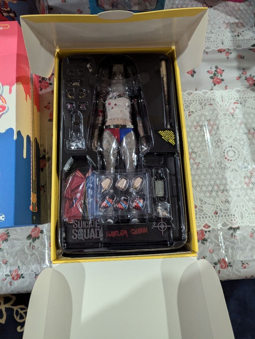 Hot toys ハーレイ・クイン フィギュア （通常版）