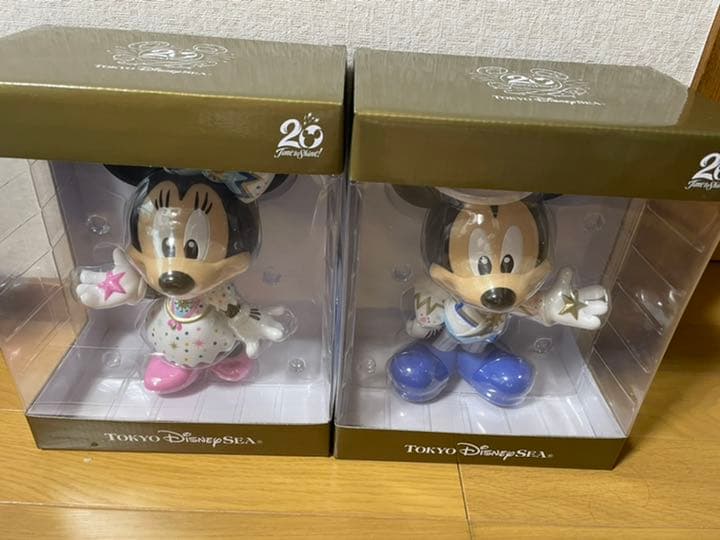 ディズニーシー　20周年　ミッキーミニー　フィギュア