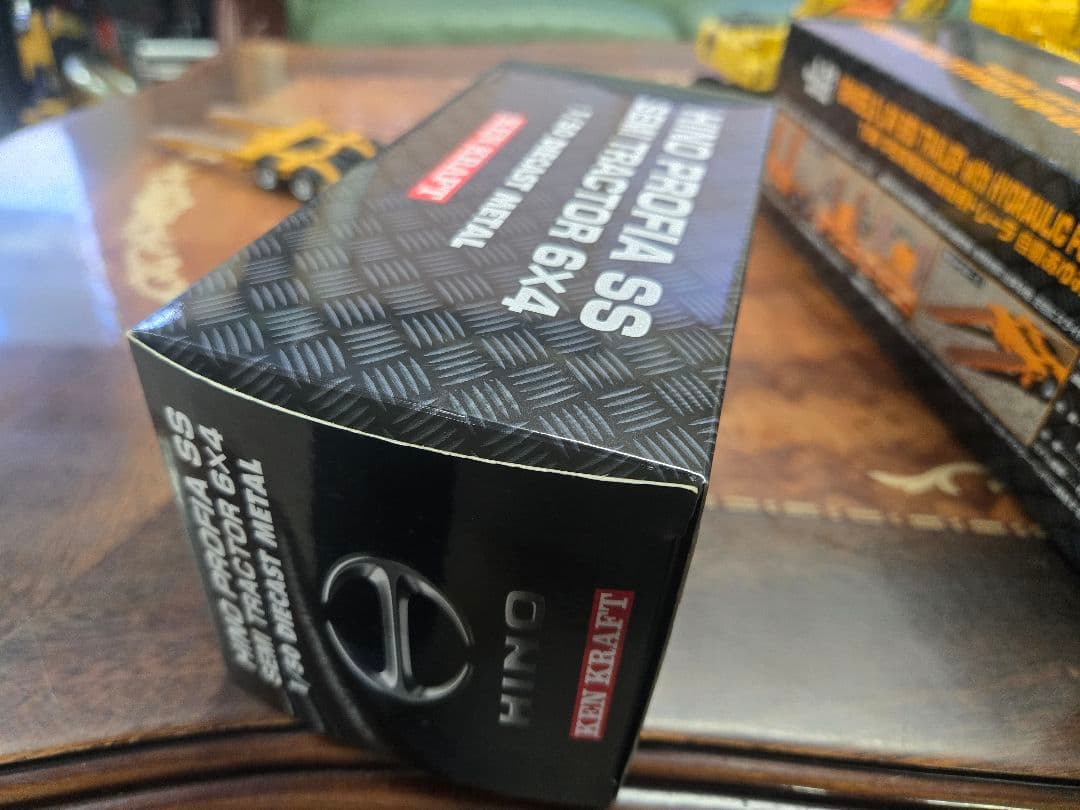 ケンクラフト1/50 プロフィア重量物運搬中低床16輪トレーラー 建設機械