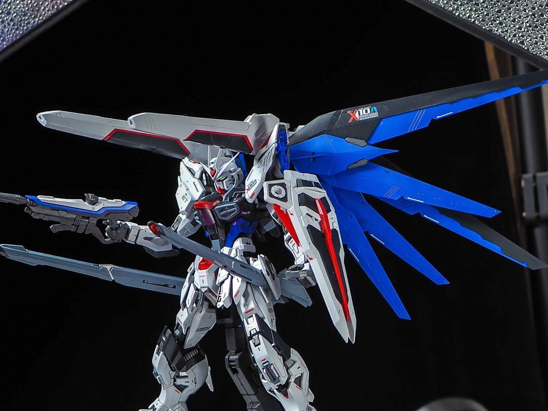 モデルグラフィックス参考作品　MGEX ストライクフリーダム　全塗装　完成品