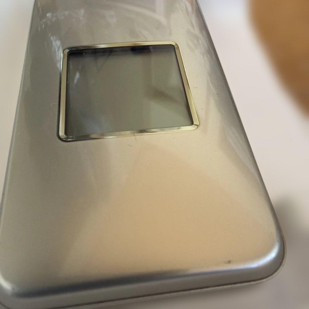 【値下げ】au KYF43 シャンパンゴールド　中古品