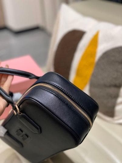 MIU MIU ウィメンズ トートバッグ 未使用 ブラック