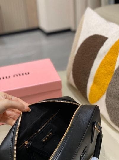 MIU MIU ウィメンズ トートバッグ 未使用 ブラック