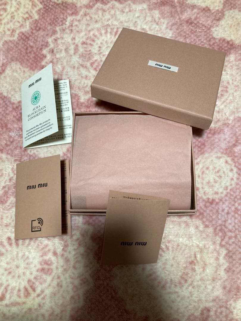 MIUMIU レザー　ケース　新品未使用