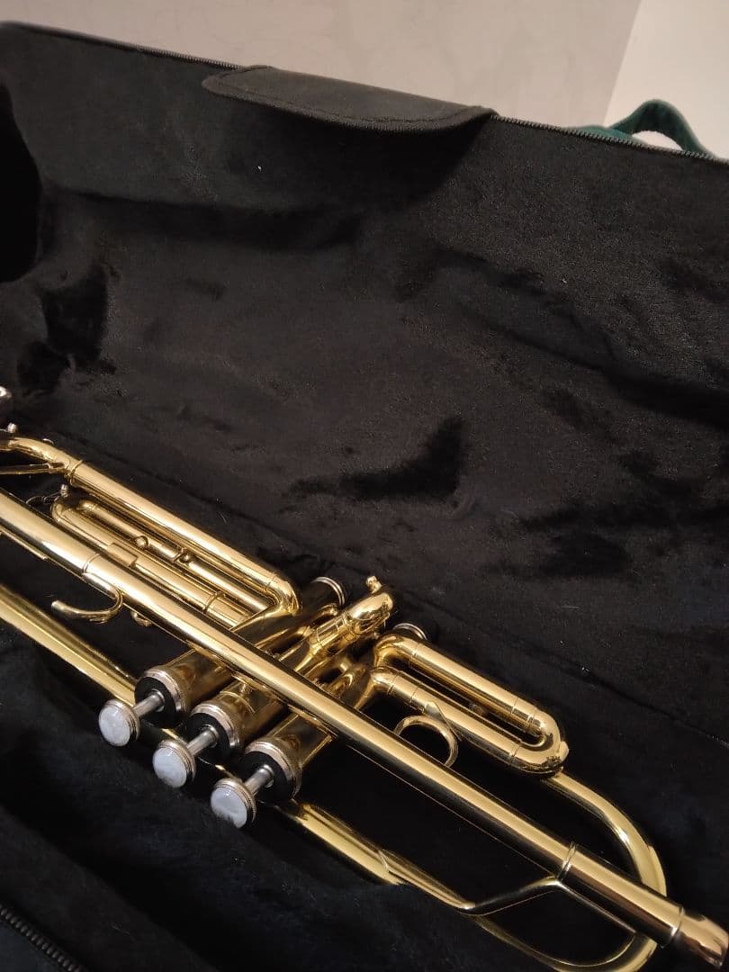 ゴールド トランペット 3バルブ ケース付き