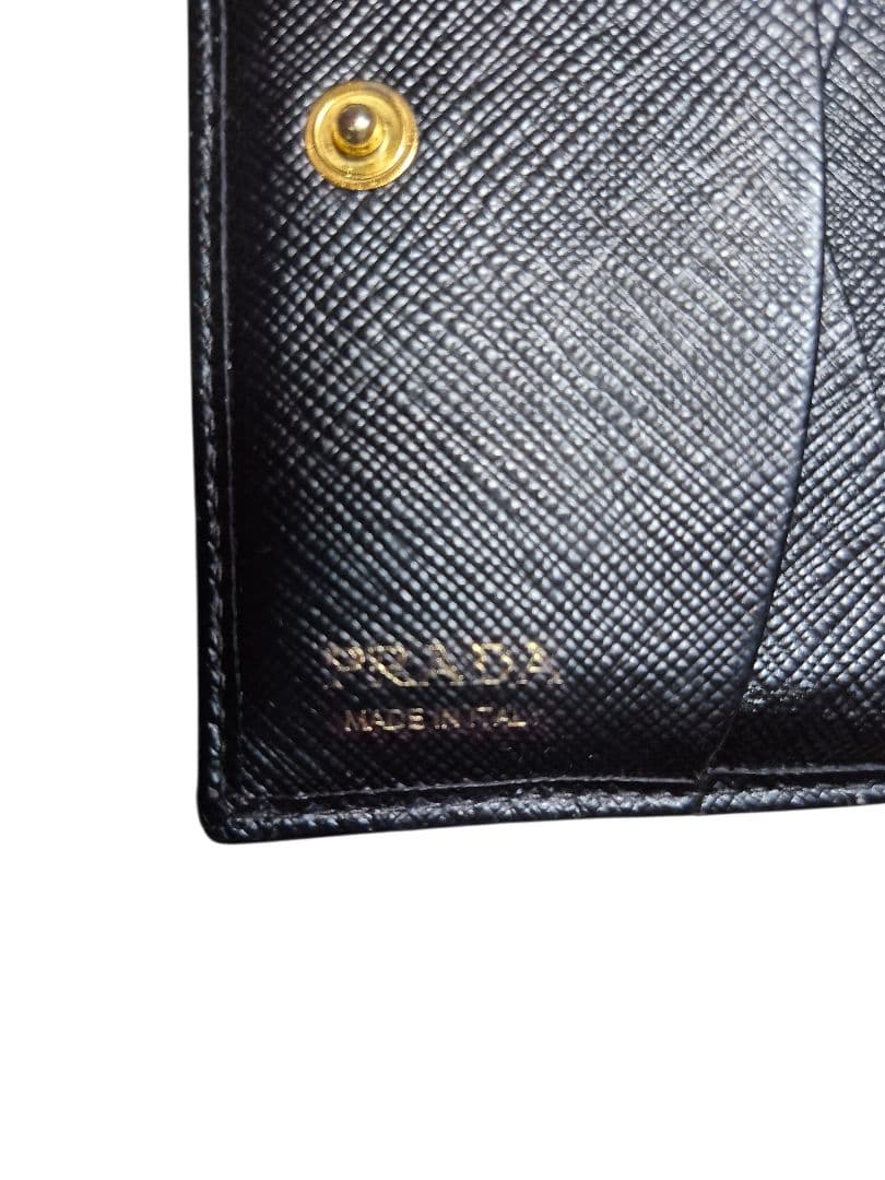 ＰＲＡＤＡ　プラダ　サフィアーノ　二つ折り財布　ブラック革 x
