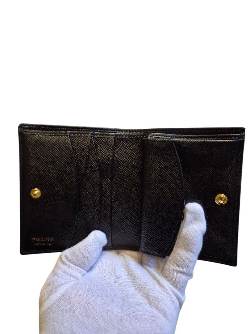 ＰＲＡＤＡ　プラダ　サフィアーノ　二つ折り財布　ブラック革 x