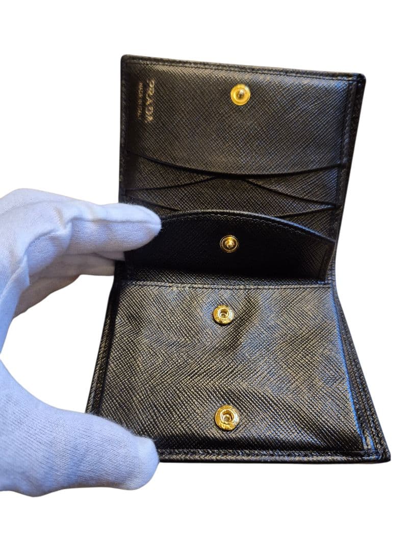 ＰＲＡＤＡ　プラダ　サフィアーノ　二つ折り財布　ブラック革 x