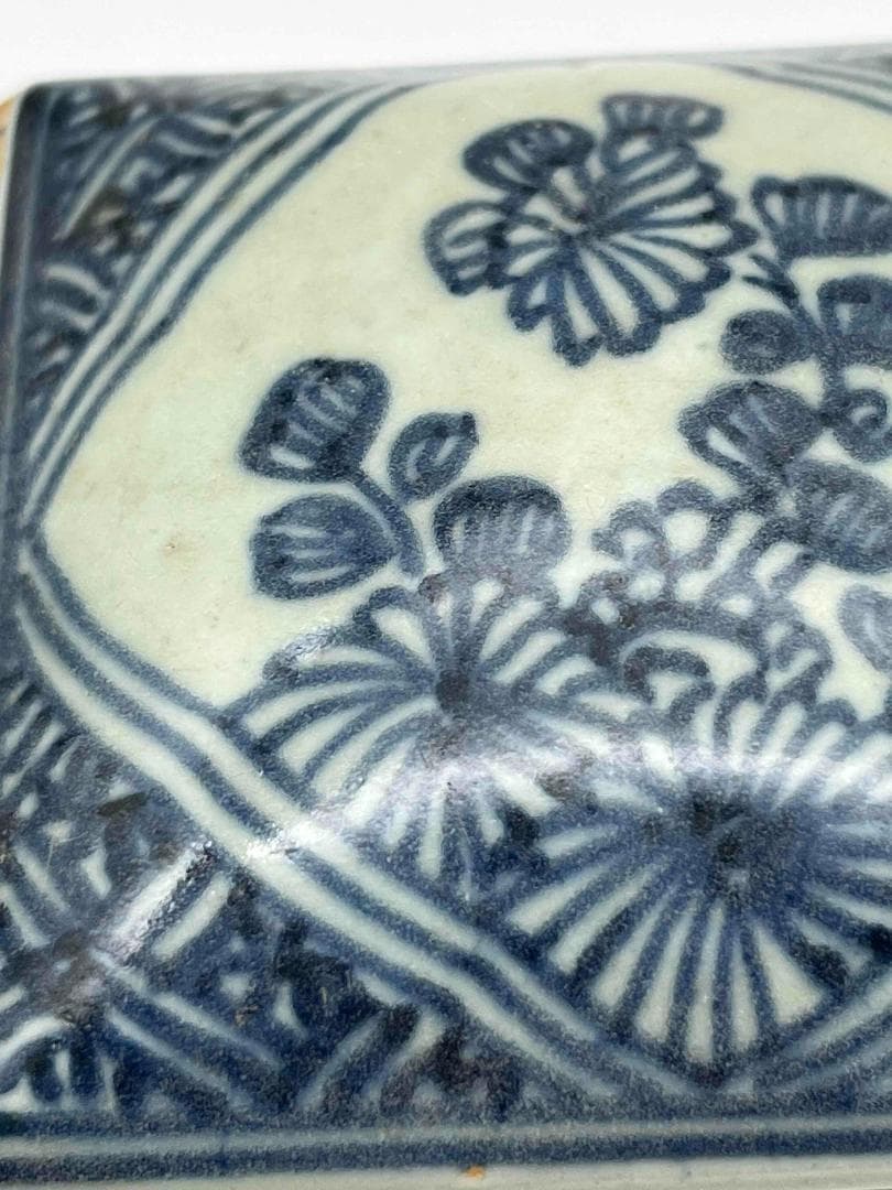 清乾隆時代 染付 青花祥瑞花卉文四方印泥盒 蓋盒 釘刻文字 香盒(E-65)