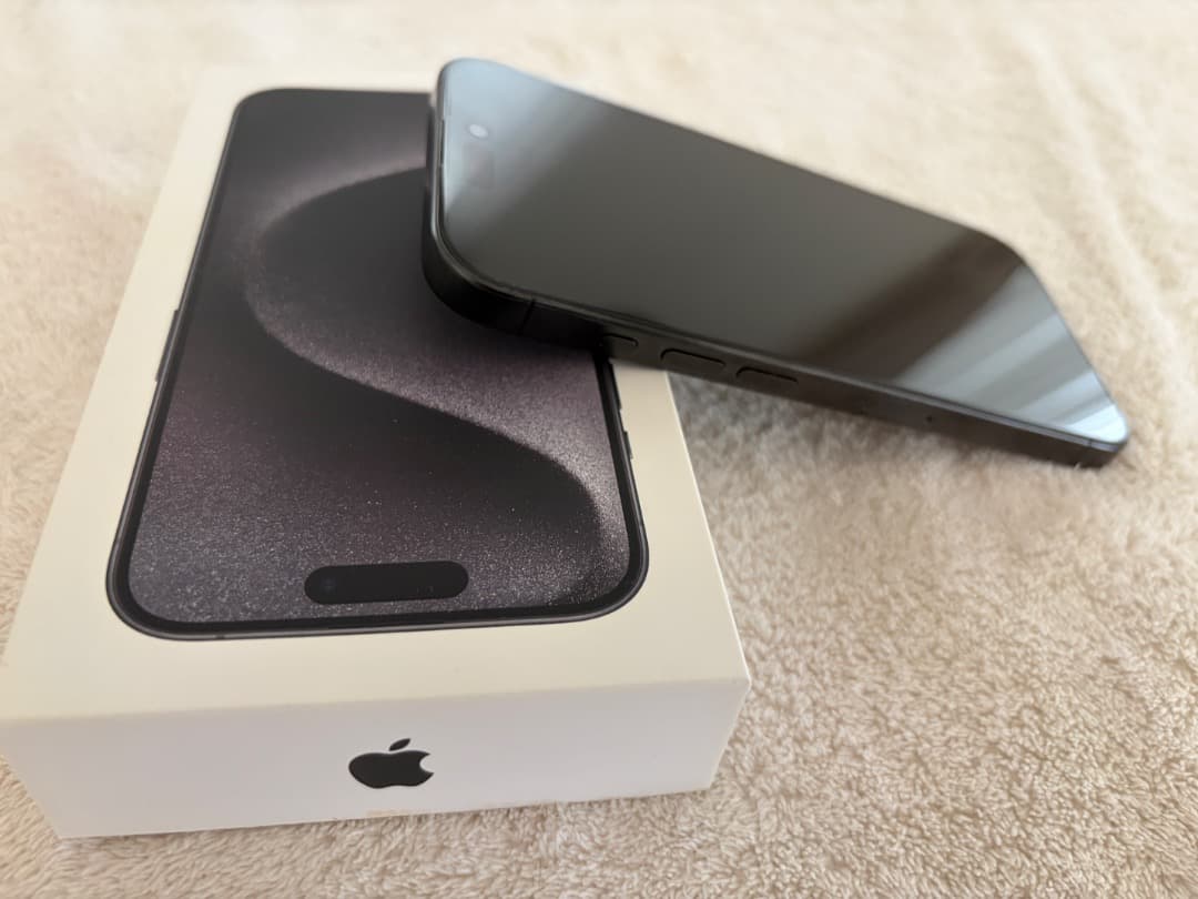 iPhone 15 Pro ブラックチタニウム 256 GB