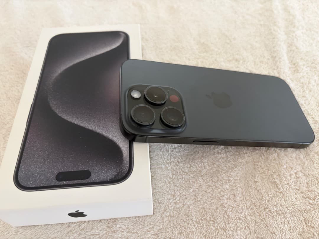 iPhone 15 Pro ブラックチタニウム 256 GB