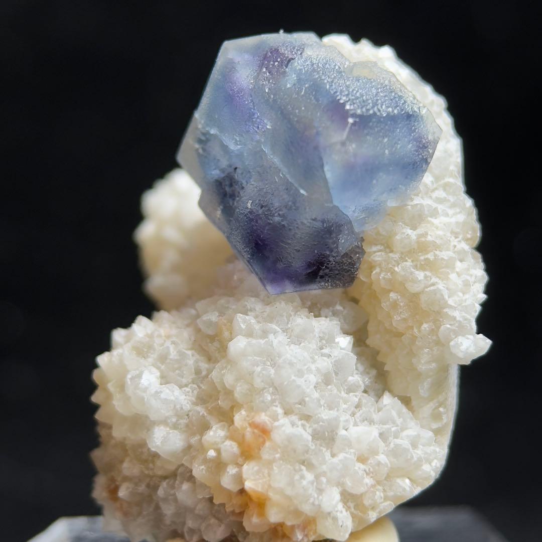 「小さな舞い」フローライト モランディカラー 鉱物標本 原石 置物 蛍石