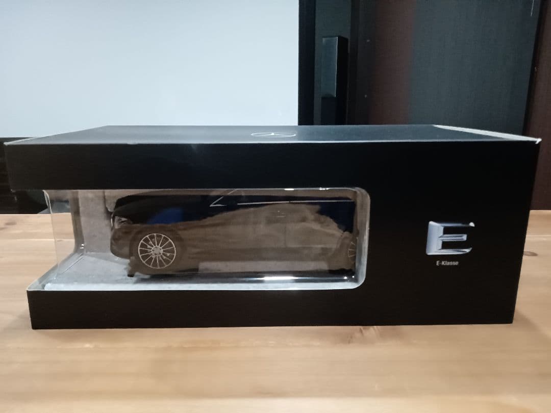 1/18 メルセデスベンツ　Eクラス　セダン　W213 　ミニカー　ブラック