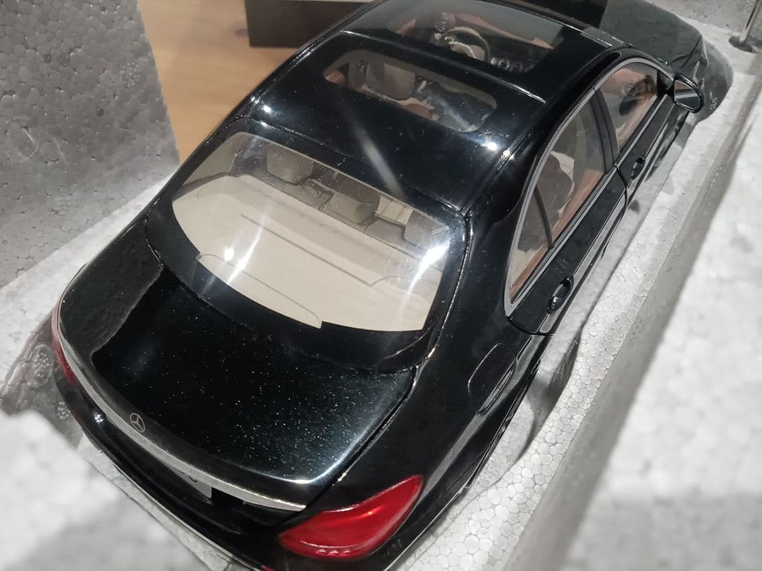 1/18 メルセデスベンツ　Eクラス　セダン　W213 　ミニカー　ブラック