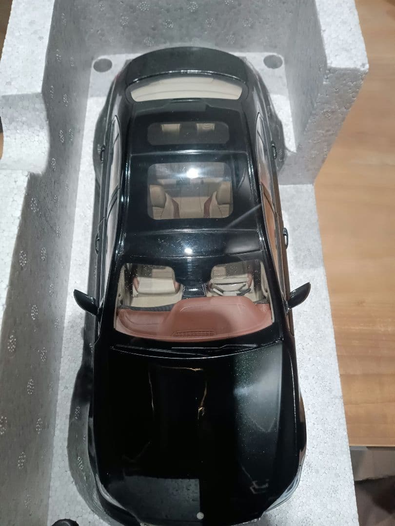 1/18 メルセデスベンツ　Eクラス　セダン　W213 　ミニカー　ブラック