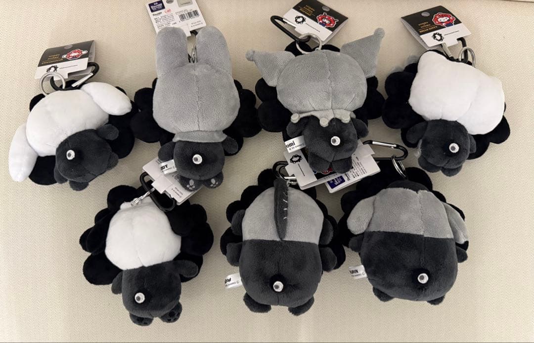 【7種コンプリート】サンリオ　ミャクミャク　なりきりぬいぐるみブラック カラビナ