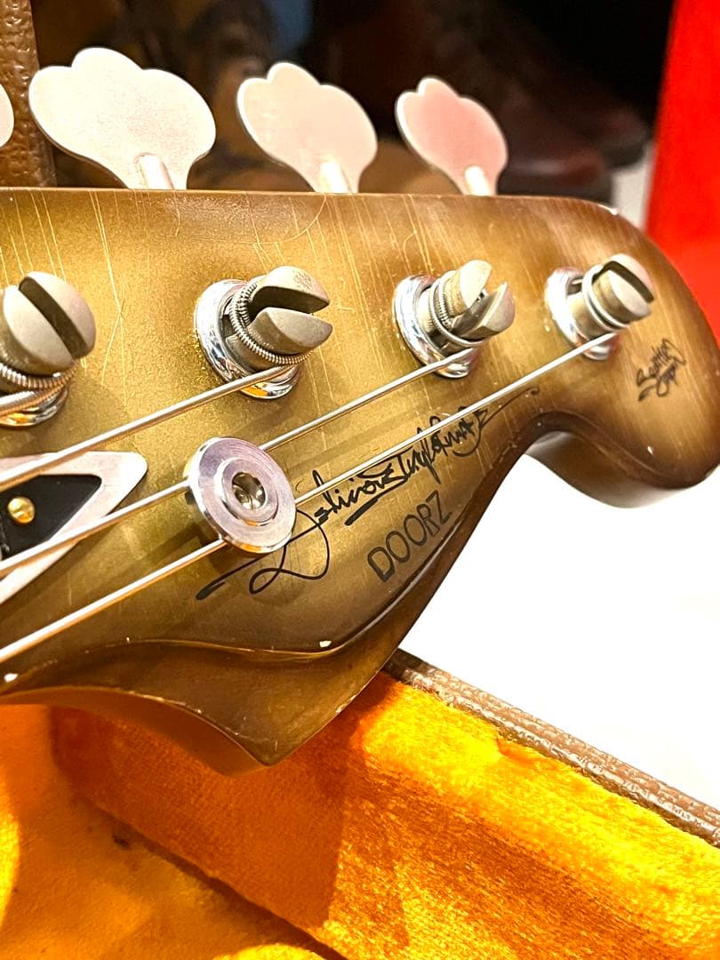 DeliciousTaylormade フレットレスジャズベース　　　　チーク材