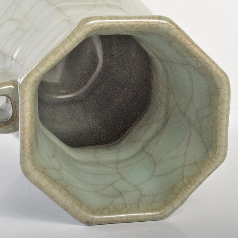 中国　汝窯　青磁　金絲鉄線　氷裂文　八角面取貫耳瓶　C　7395E