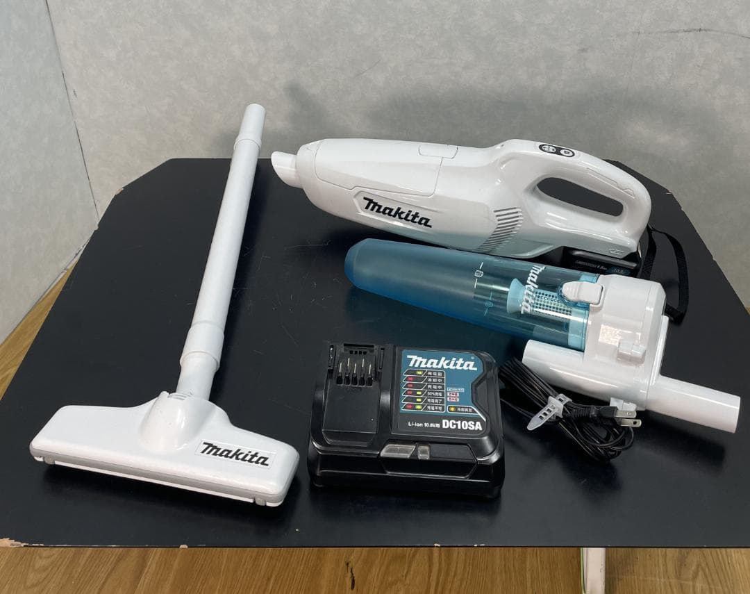 Y♢583 マキタ 充電式クリーナー CL107FD