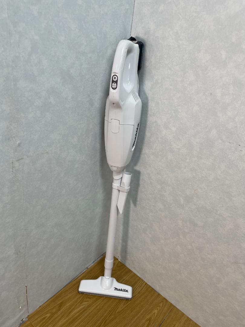 Y♢583 マキタ 充電式クリーナー CL107FD
