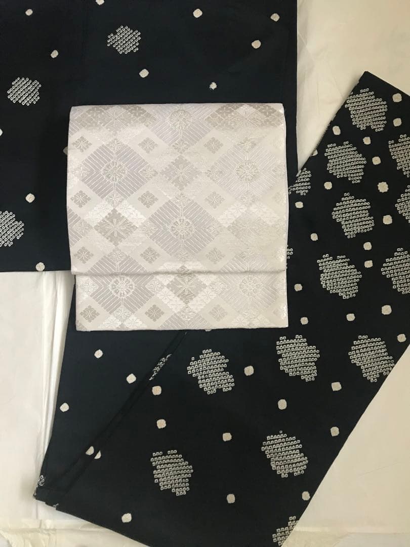 とっても使い勝手の良い白とシルバーの袋帯　正絹