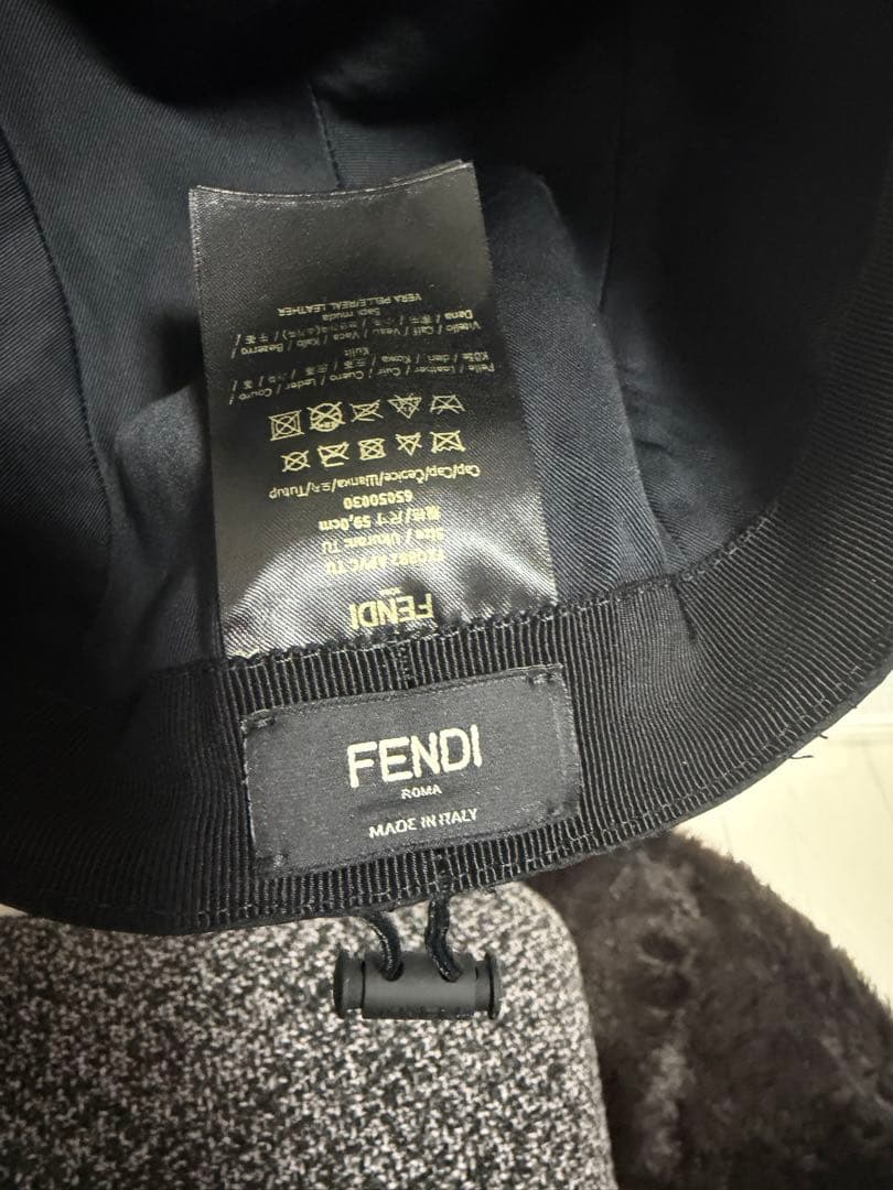 フェンディ　ベースボールキャップ