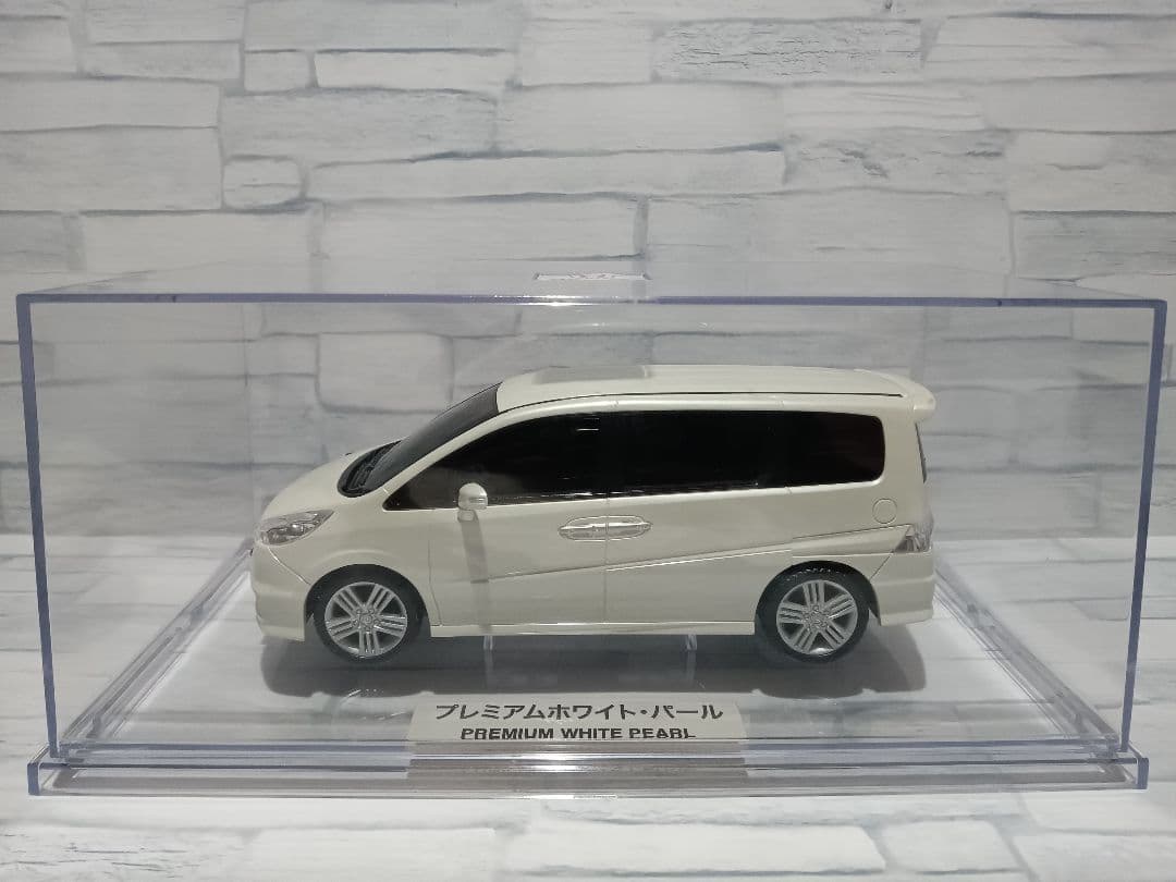 1/24 ホンダ　カラーサンプル　ミニカー　3代目ステップワゴンスパーダ　白