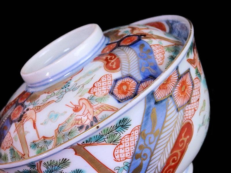 古伊万里　金襴手　雲鶴に松竹　孔雀羽に亀甲紋の図　蓋茶碗　E865AS-COf