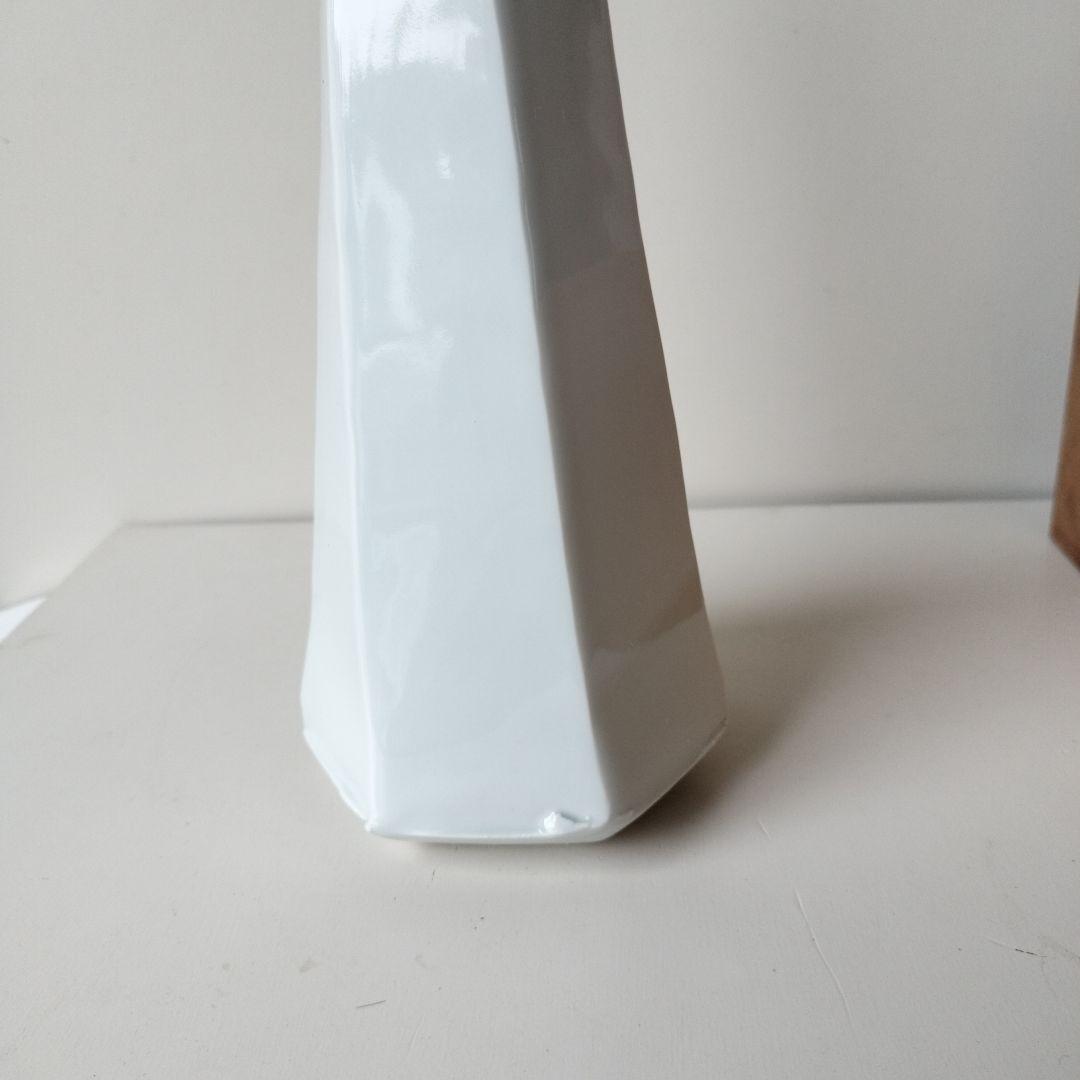 白磁面取花瓶　正月作　砥部焼