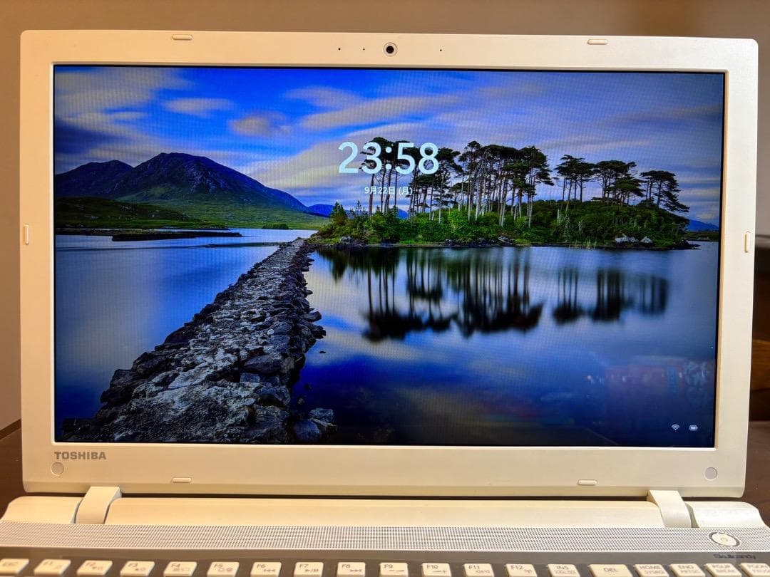 東芝i3-6100U SSD256GB/8GB　FHD Blue-Ray