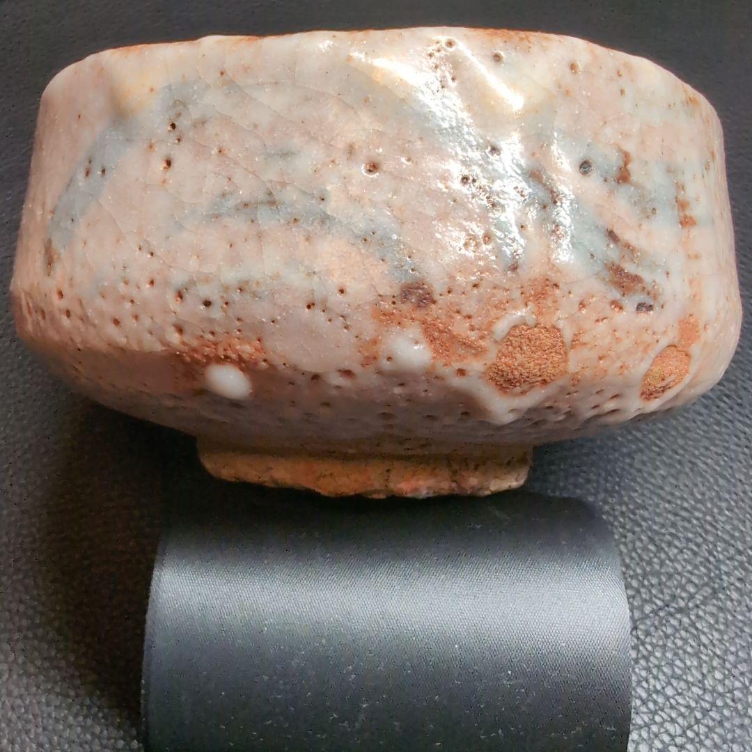 【茶道】抹茶茶碗　水野古麦　作　志野焼　紋様あり　大振　安定感と迫力あり！