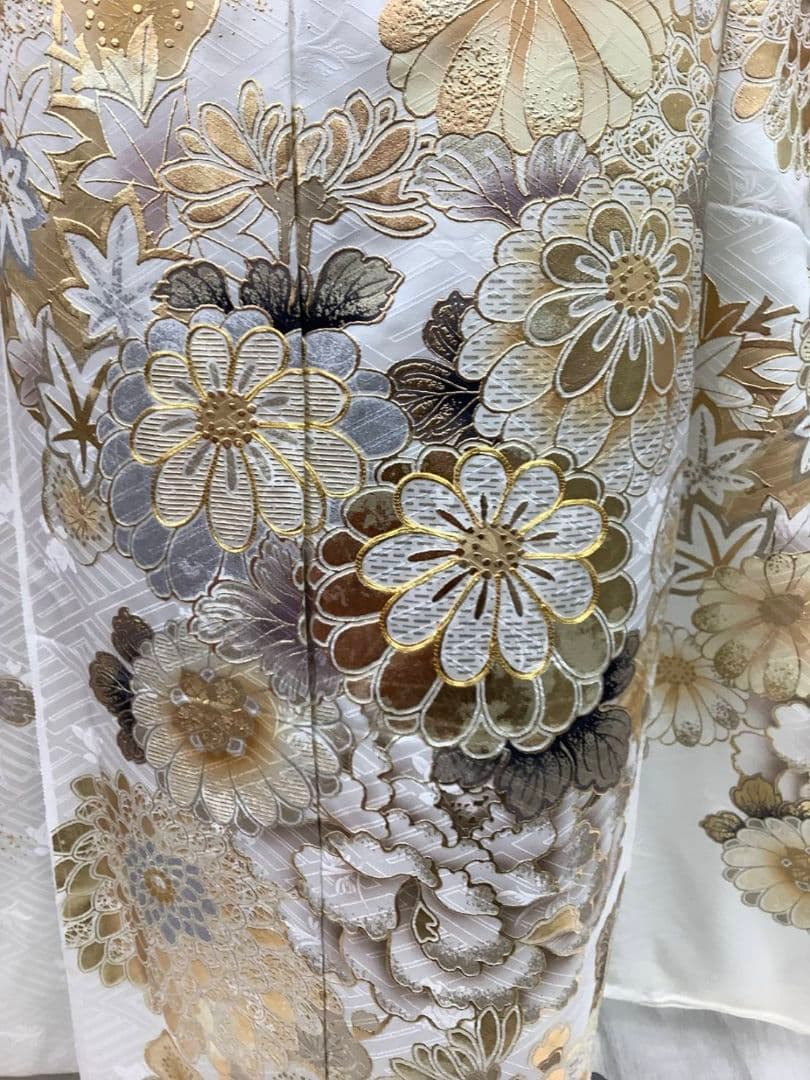 白地　金銀彩加工の上品な梅と菊　振袖のみ